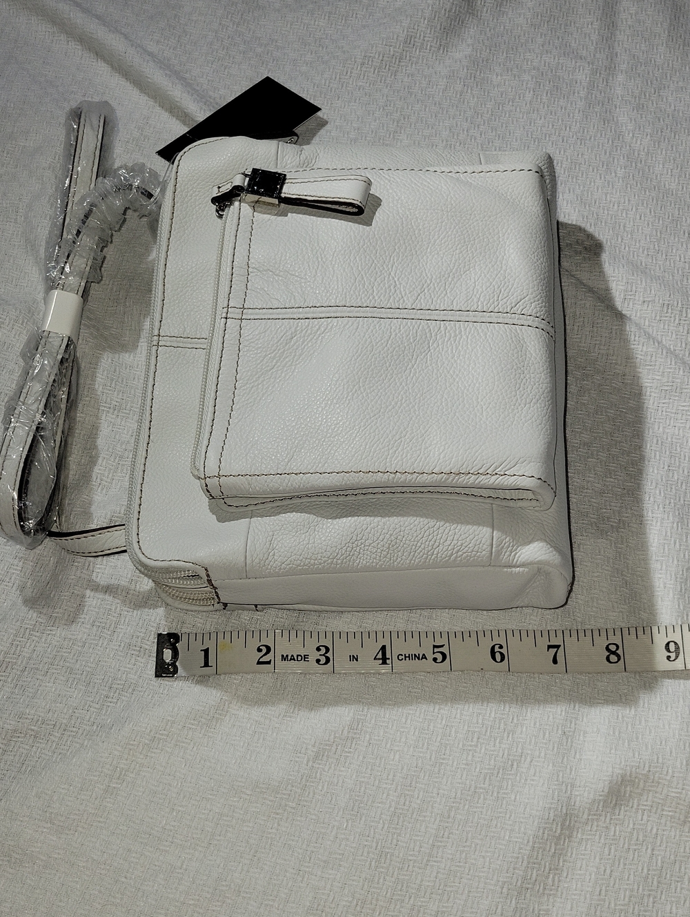 Tignanello White Crossbody Shoulder Bag NWT - Picture 3 of 9